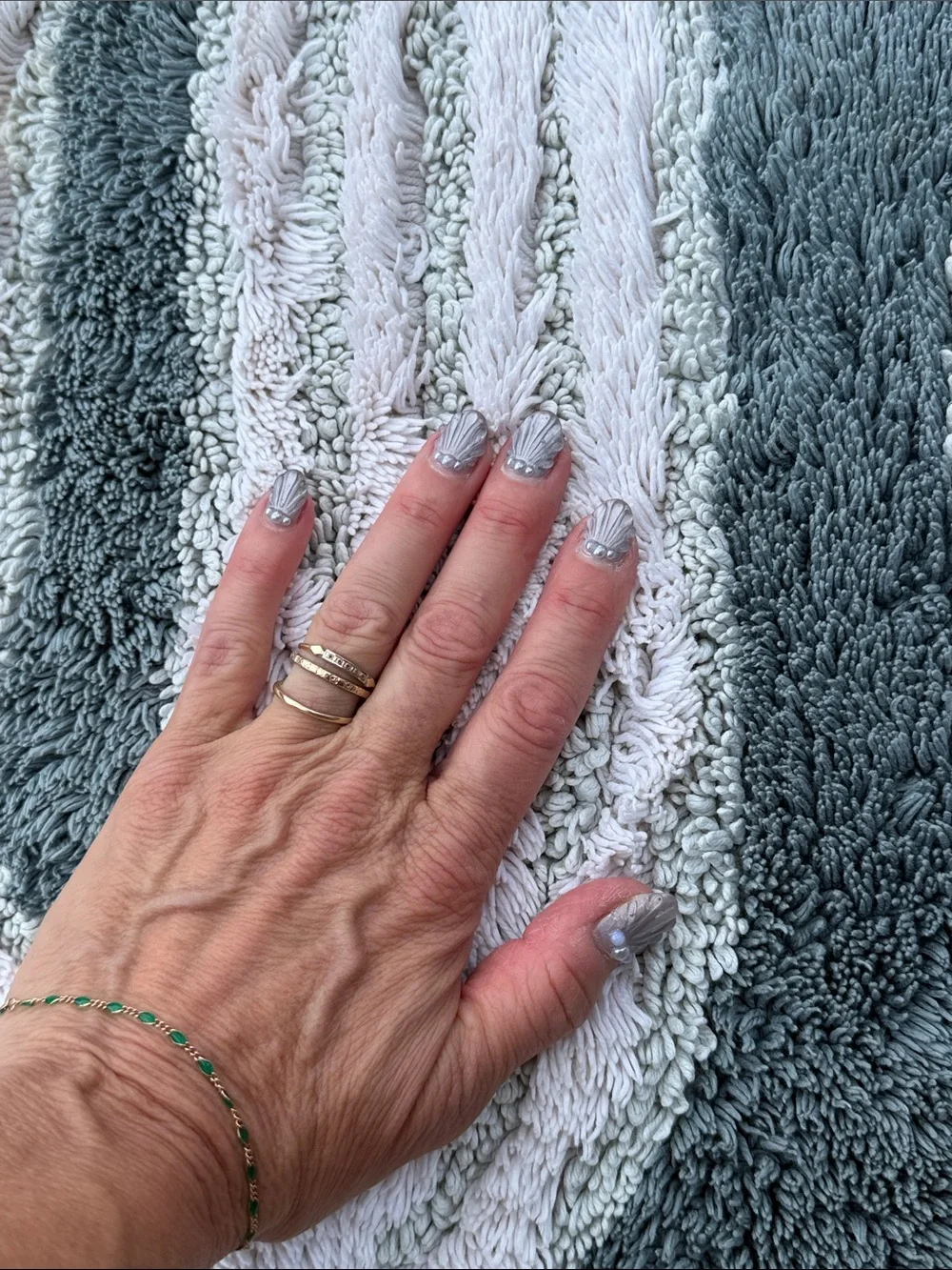 WEST ELM SWOOSH Gray and White Wave-Pattern Bath Mat